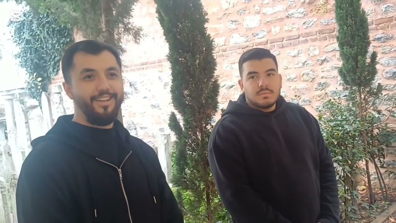 ÜSTAD KADİR MİSİROĞLU KABRİNİ ZİYARET 