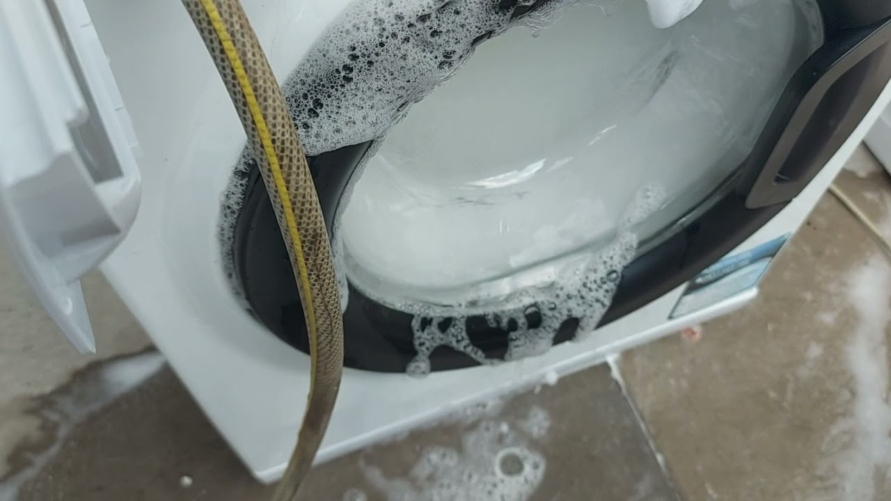 hotpoint pouring out suds with door closed 🤮 YouTube