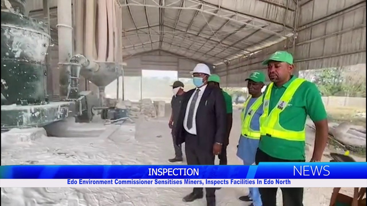 Комиссар по охране окружающей среды штата Эдо проводит разъяснительную работу среди шахтеров и ин...