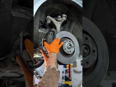 Broken wheel bearing on a A6 #mechanic #repair #audi #car #broken #diy #bearing #tools