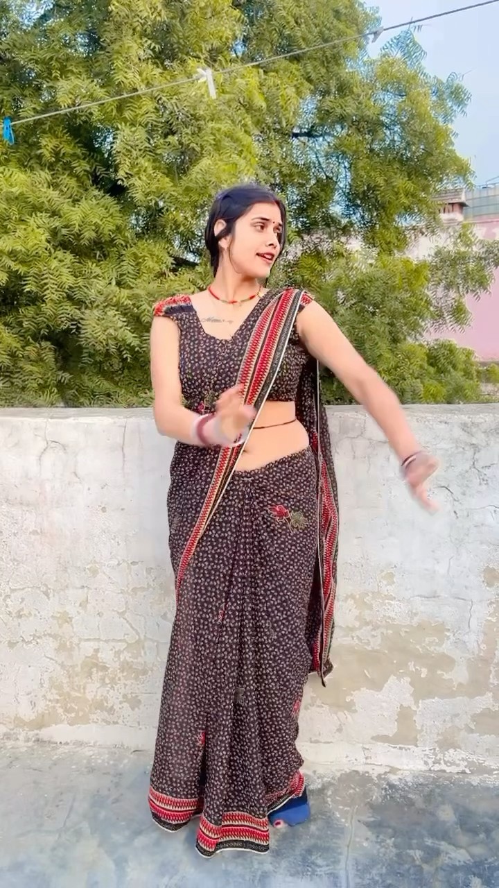 ये सरीफों की बस्ती है #shorts #dance #trending #meenu