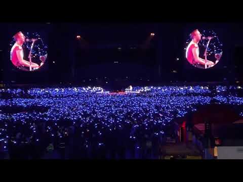 Coldplay canta “La Canción” de J. Balvin y Bad Bunny - Bogota