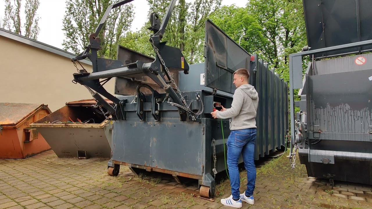 Funktion der Hub-Kipp-Vorrichtung (HKV) beim Presscontainer 20m³