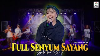 Смотреть клип Full Senyum Sayang - Syahiba Saufa (Official Music Video)