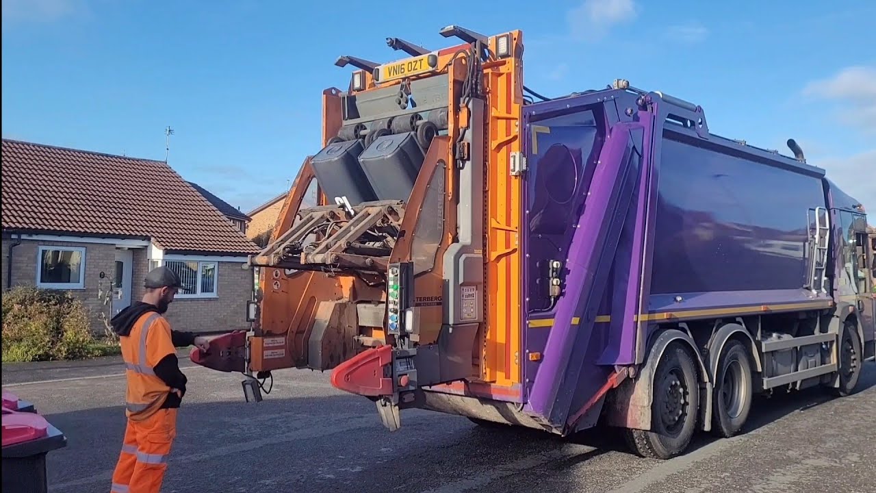 Dennis Elite 6 Refuse Truck on General waste, OZT