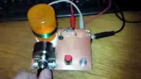 NA5N Pipsqueak Regenerative Receiver in action