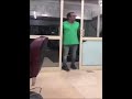 لما الحلاق يحلقك علي مذاجه 