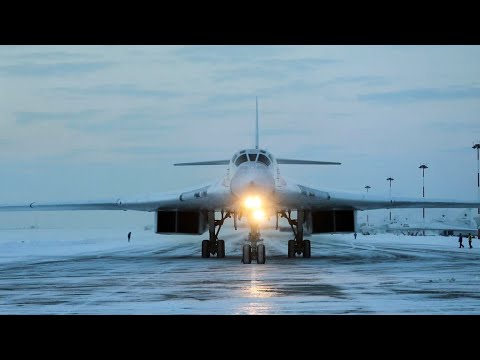 Полет стратегических ракетоносцев Ту-160 над нейтральными водами