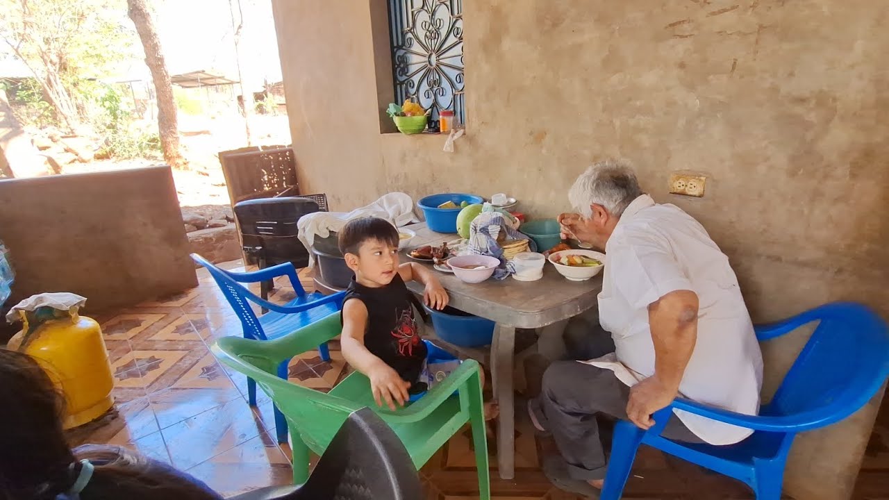 Y ASI DISFRUTAMOS DE LA RICA SOPA JUNTO AMI VIEJITO GRACIAS A DIOS🙏🙏