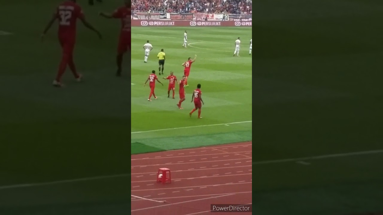 PERSIJA V BORNEO FC - YouTube