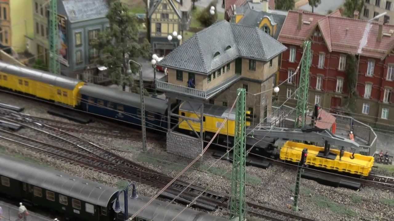 Miniatur Wunderland Modell-Eisenbahnen Hamburg Februar 2013 HD - YouTube