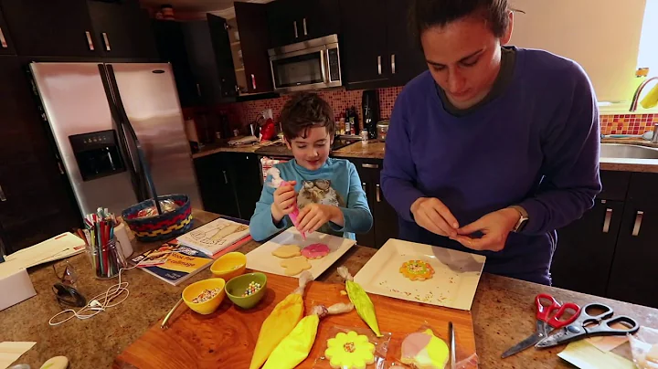 We Use This One: Sweet & Shy ~ Cookie Decorating w...