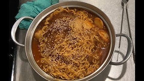 닭볶음탕(Spicy braised chicken stew/タッポックムタン/Estofado de pollo picante)