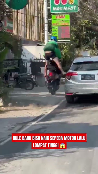 BULE BARU BISA NAIK SEPEDA MOTOR LALU LOMPAT TINGGI 😱#shortsvideo #bali #wokochannel #agogoviolin
