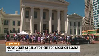 Crowd gathers downtown St. Louis in protest of Texas' restrictive abortion law