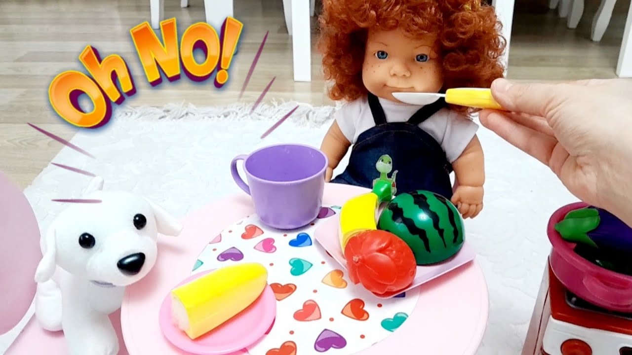 Defne ile oyun vakti,Defnenin bebeği Ömer çorba içiyor