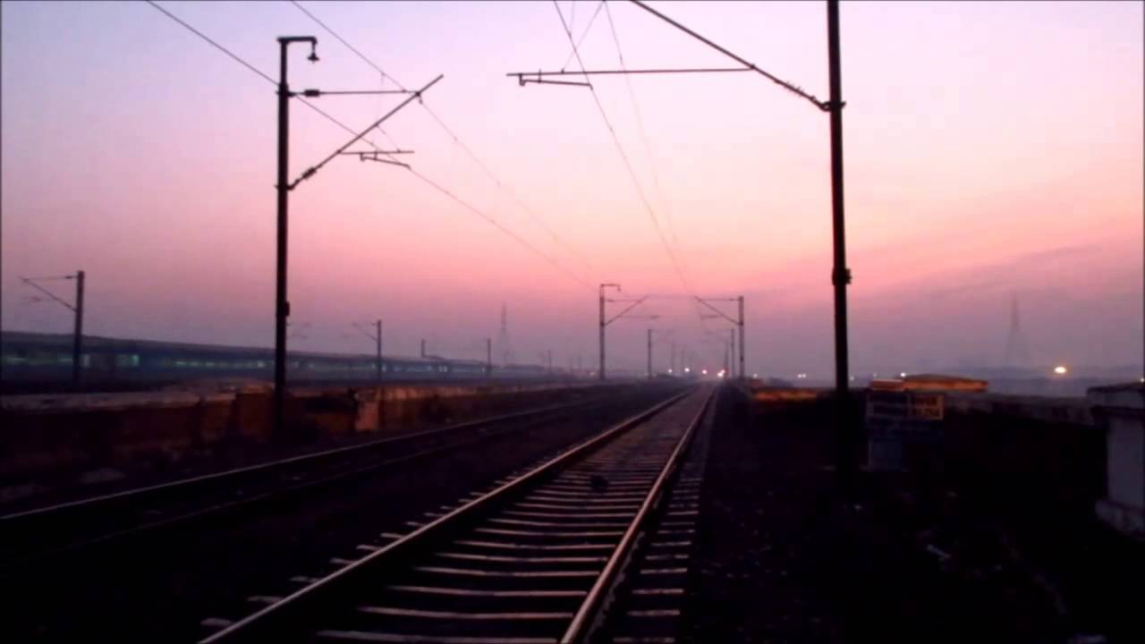 Lucknow  Swarn Shatabdi Negotiates Hindon Bridge at Dawn