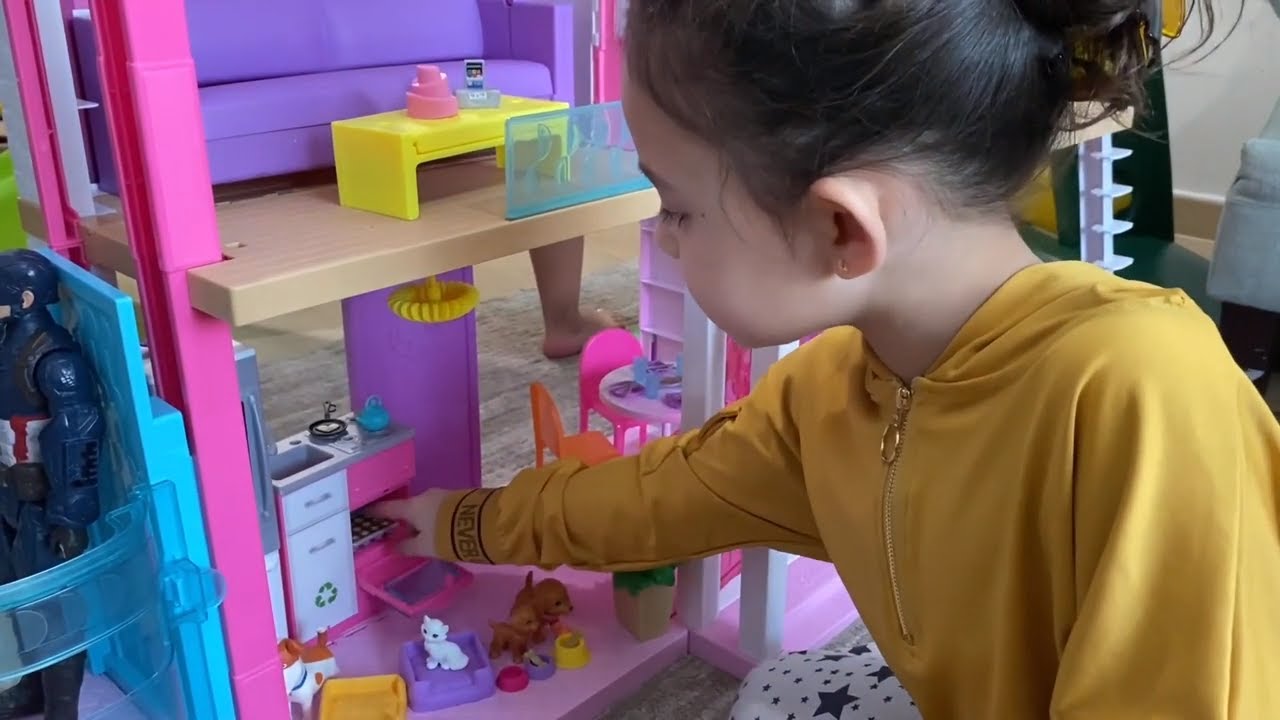 Barbie dream house || kids video || unboxing by Ariana