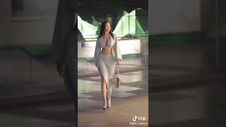 [抖音 搞笑 視頻 TIKTOK] 乳搖太強,不晃會被撞到地上 (3)