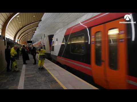 Video: De Beskylder En Skuespiller For å Ha Dyttet En Kvinne På En Jernbanestasjon