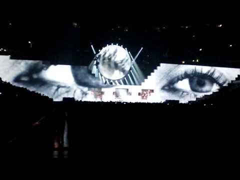 Roger Waters The Wall Live 2010 - Young Lust