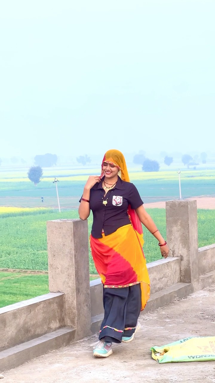 jaanam देख लो मिट गई दुरियाँ #shorts #meenu #trending #ytshorts