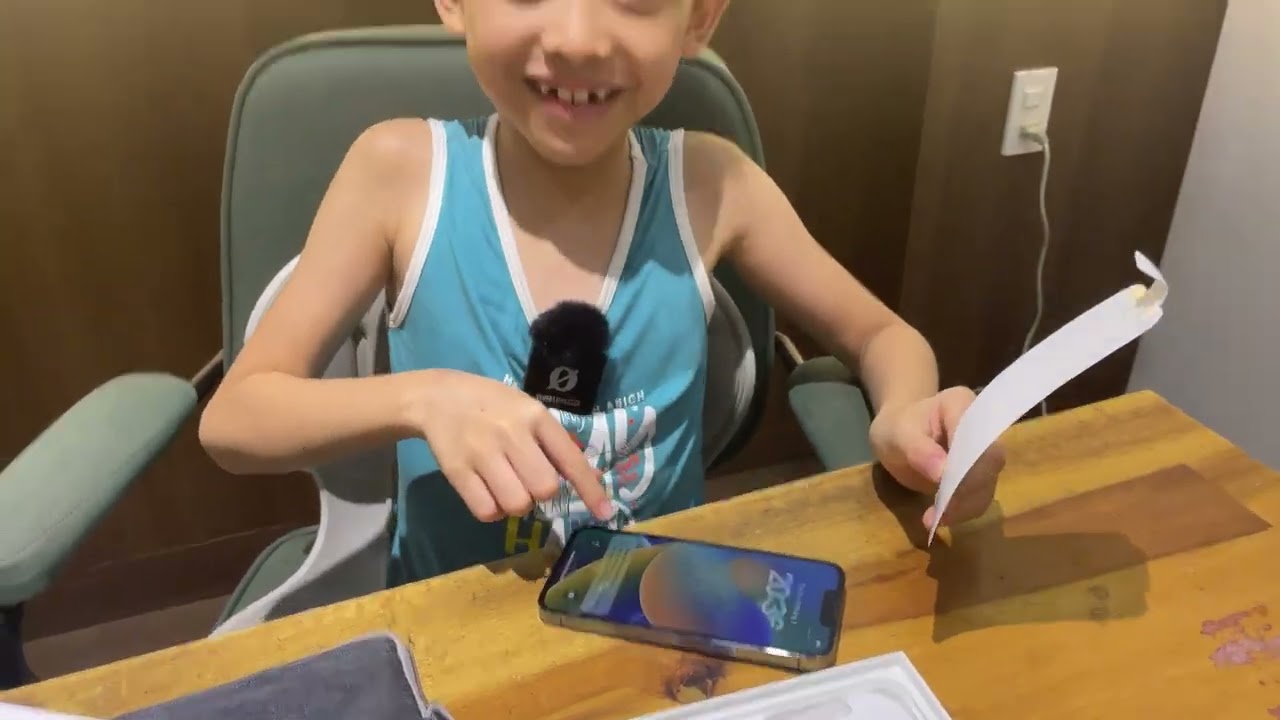 Gift from parents | Show off your new macbook and iphone. Prepare well for your YouTube journey