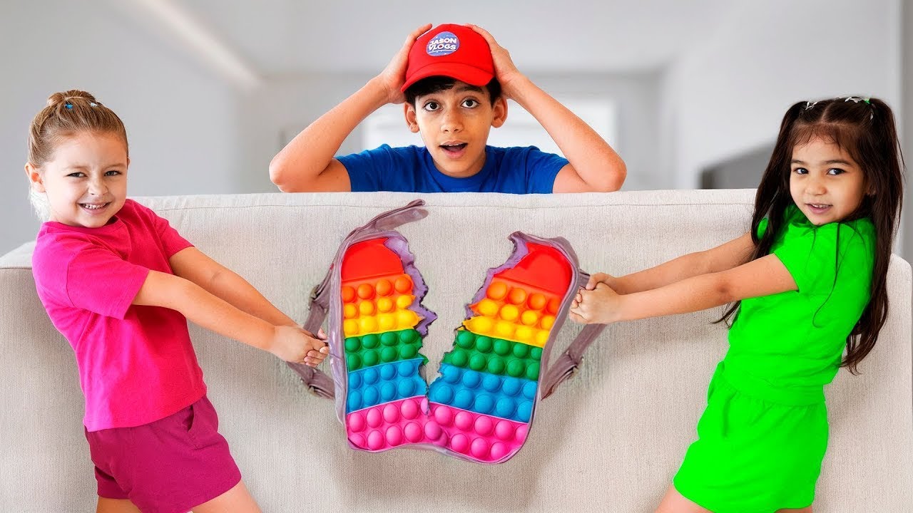 Aventuras de Jason y Alex en el parque🛝 Ahorro de agua, MOCHILA POP IT y un cumpleaños olvidado 🎂