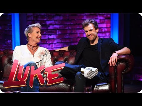 Talkshow Titel raten mit Sonja Zietlow  - LUKE! Die 90er und ich | SAT.1