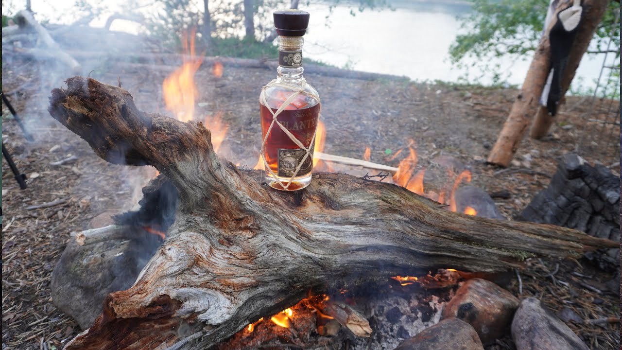 Näätämöjoella kalassa ja eräilyä. Telttaleirielämää ja nuotioruokaa. Matkalla puskaparkin esittely.