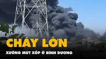 Cháy xưởng mút xốp ở Bình Dương, đứng xa nhiều cây số vẫn thấy cột khói đen bốc cao