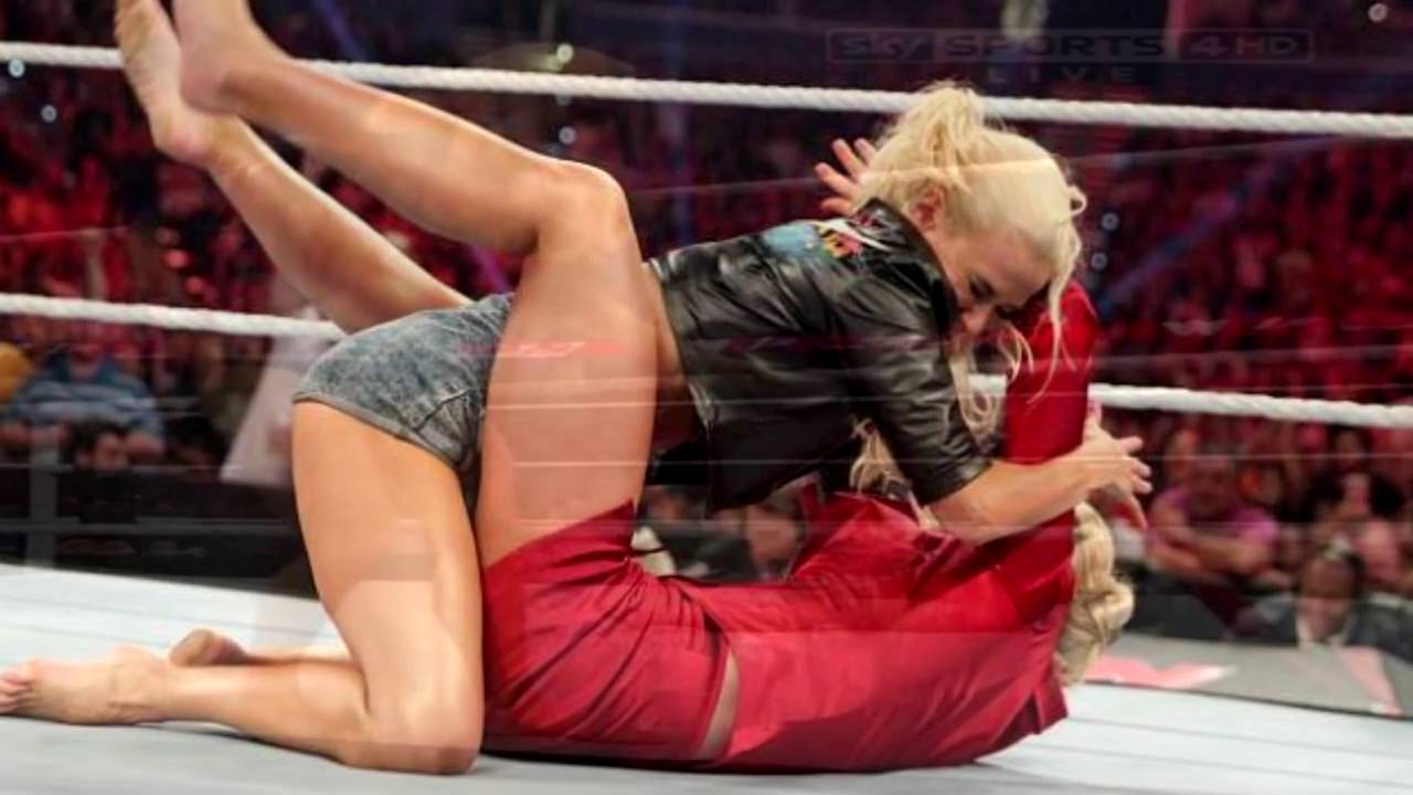 Descuidos de las Luchadoras Divas de WWE +18 Loquendo - YouTube