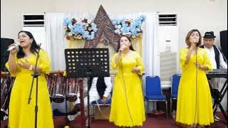 DONGAN MATUA - Nadeak Sister (Cover) live Pesta Adat