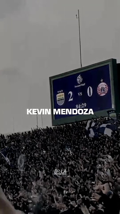 SUNGGUH KREATIF, BOBOTOH CIPTAKAN LAGU UNTUK PENJAGA GAWANG YAKNI KEVIN RAY MENDOZA