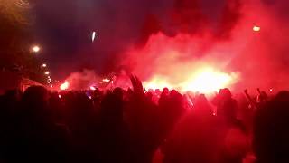 Фанаты Зенита огненно встретили команду перед домашнем матчем с цска.