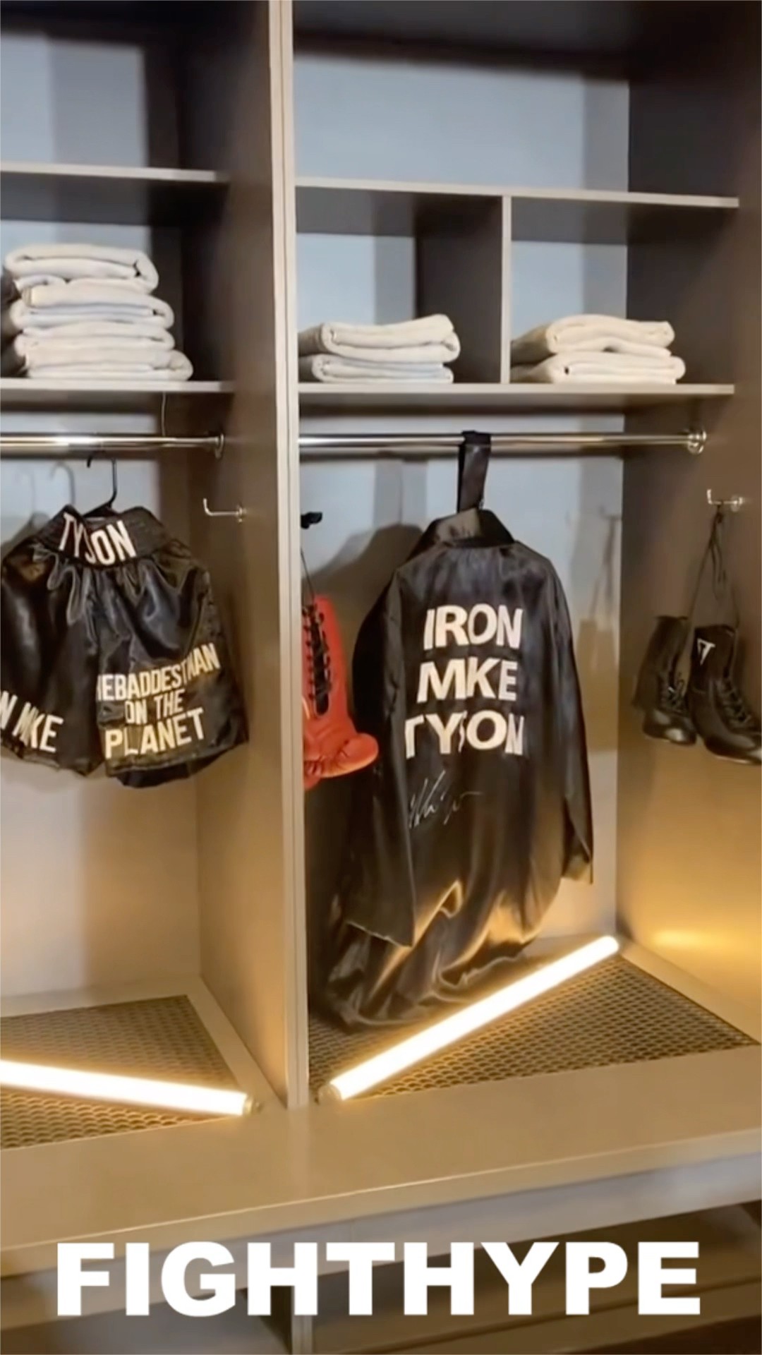 Mike Tyson WEARING ICONIC BLACK TRUNKS \u0026 SHOES vs Jake Paul