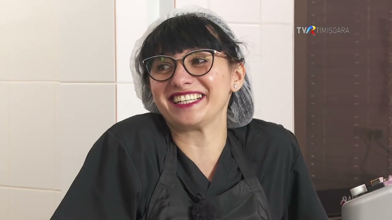 Anca și Andrada, mamă și fiică, ne arată cum se prepară celebrul Tort Doboș #SareaInBucate