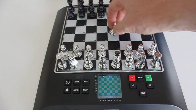 MILLENNIUM Digitales Schach am echten Brett