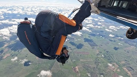 Tim #skydiving on his level 7 #affcourse #skydive with www.learnskydiving.co.uk