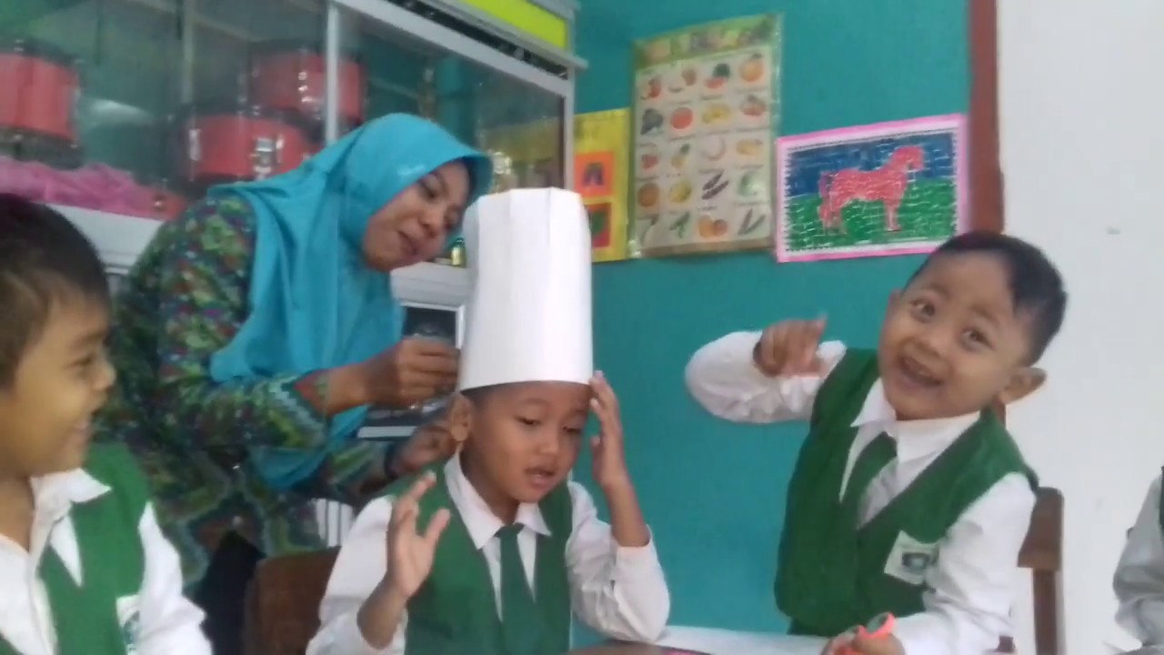 Anak paud membuat topi koki - YouTube