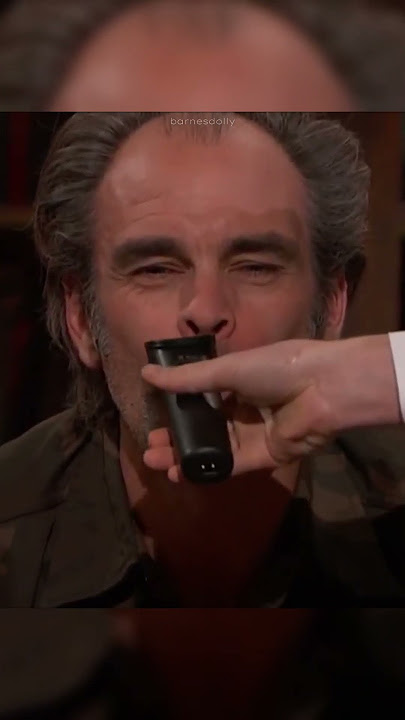 Rosita shaved Simon 😲 | The Walking Dead