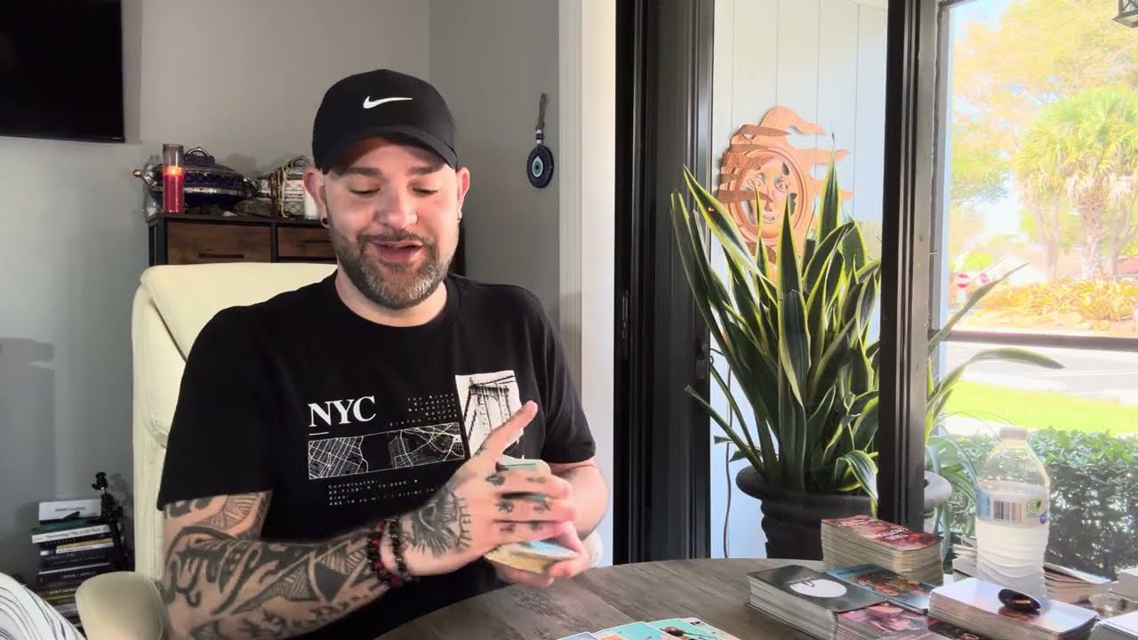 AQUARIUS♒️ THEY CANT STAND TO SEE YOU SHINE! SPYING ON YOU IS PART OF THEIR DAILY ROUTINE!