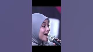 Disaat Selfi yamma, Lesti dan Meli lee memberikan contoh buat Zahra dilagu ' kau tetap misteri'