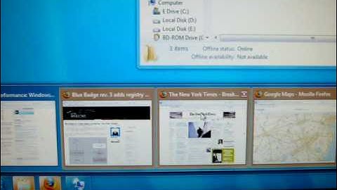 Aero Peek in Windows 7 (build 7000)