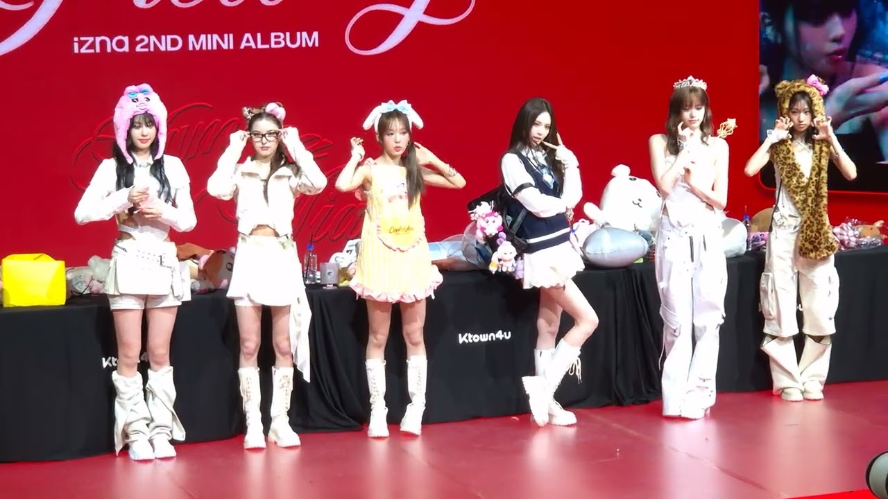 251002 이즈나(IZNA)4K60p 직캠(fancam) @fansign 쇼킹케이팝 맘마미아 팬싸인회 단체 포토