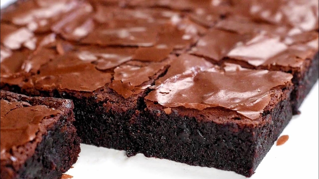 Sudah lama mencari resep ini.Tanpa Coklat Batang DCC,Tanpa Mentega! Brownies fudgy shiny crust mudah