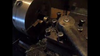 Нарезаем резьбу в гайке , токарный станок 1м61. Нарезаем резьбу в гайке , токарный станок 1м61.