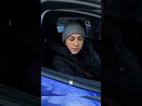 Наглая сотрудница на тротуаре🤦♂️🙎♀️