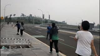 The road that is currently viral in the new city of Parahyangan Padalarang, West Bandung