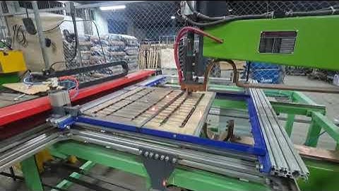 customized mesh size XY axis wire mesh spot welding machine